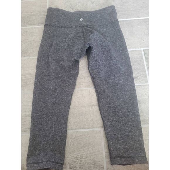 Lululemon Gray Cropped Leggings Size 6 - Picture 4 of 6